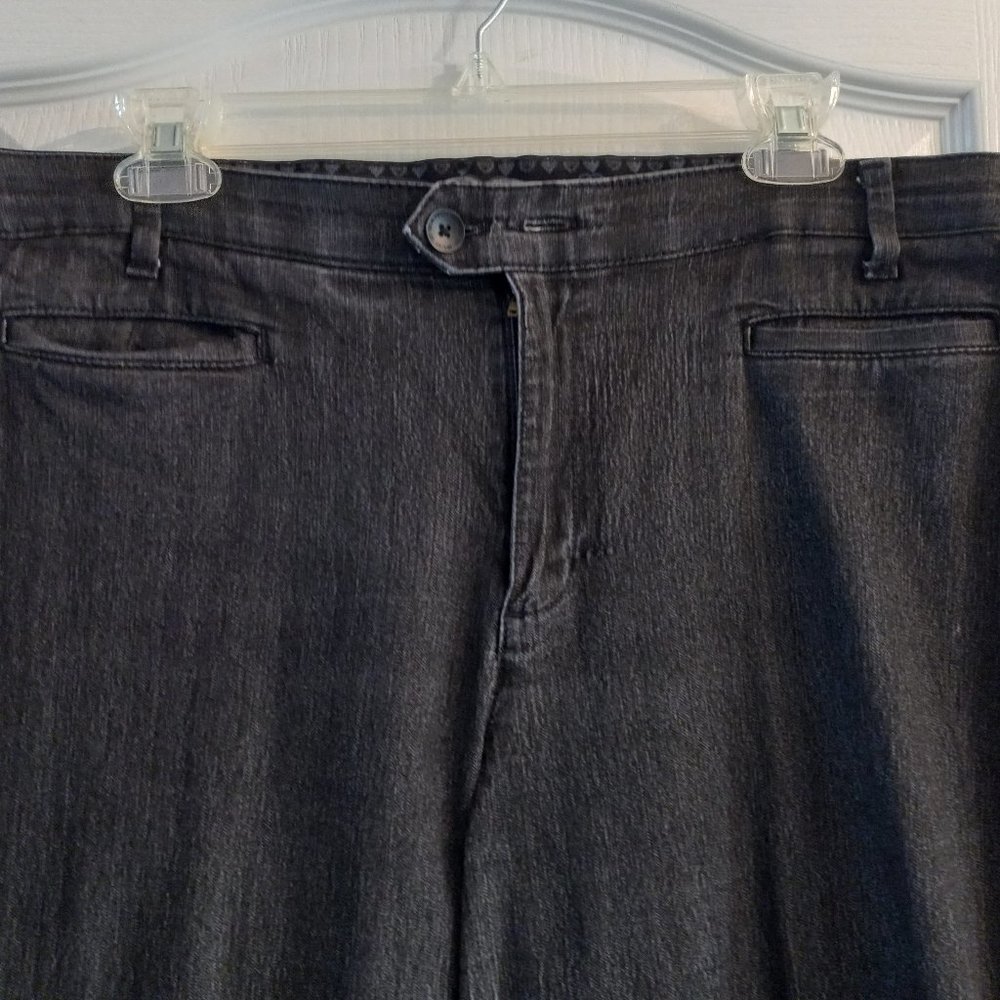 Bandolino Black Jean Size 16 Capri pants